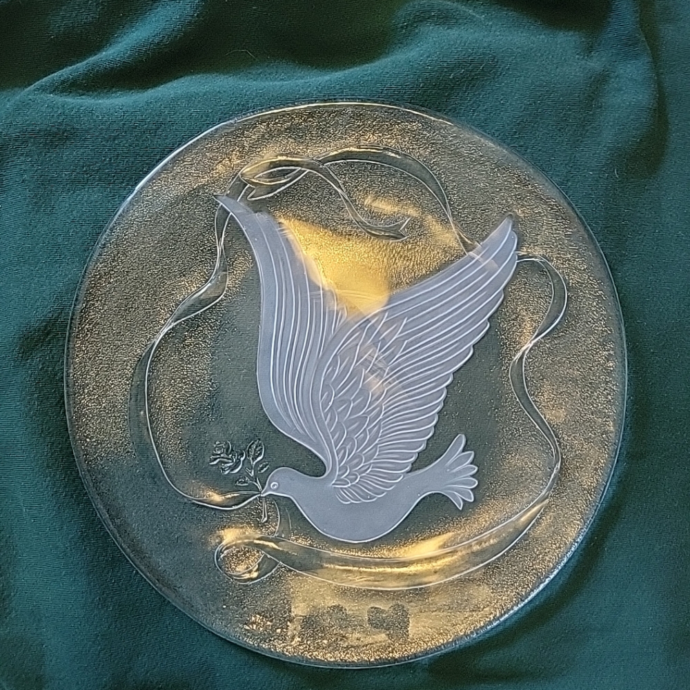 Crystal Party Plate by L E Smith #1453 Dove Hand-pressed 13” Wedding used